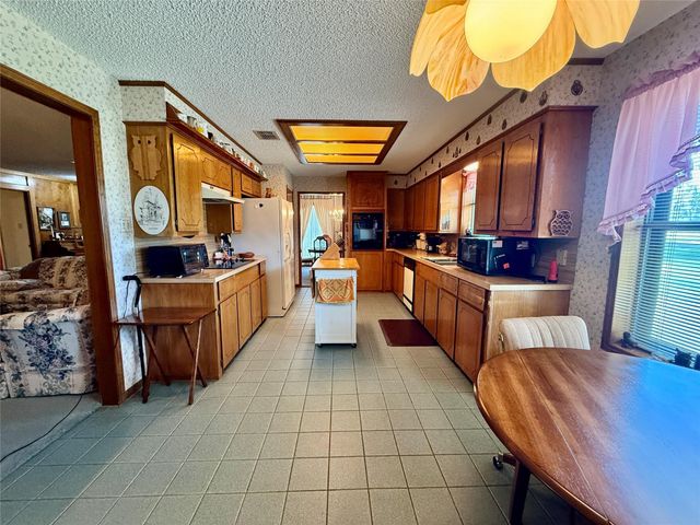 175 Freeman Boulevard, West Columbia, TX 77486