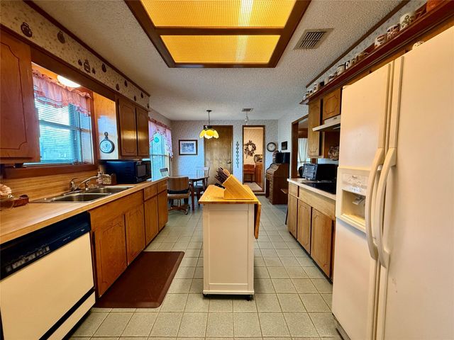 175 Freeman Boulevard, West Columbia, TX 77486