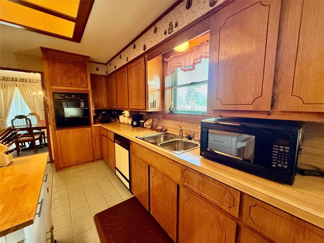 175 Freeman Boulevard, West Columbia, TX 77486