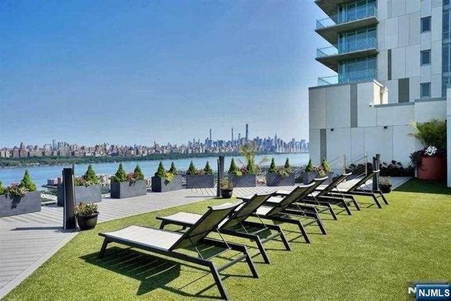 320 Adolphus Avenue PH11, Cliffside Park, NJ 07010