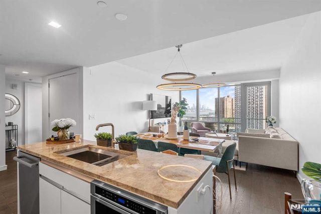 320 Adolphus Avenue PH11, Cliffside Park, NJ 07010