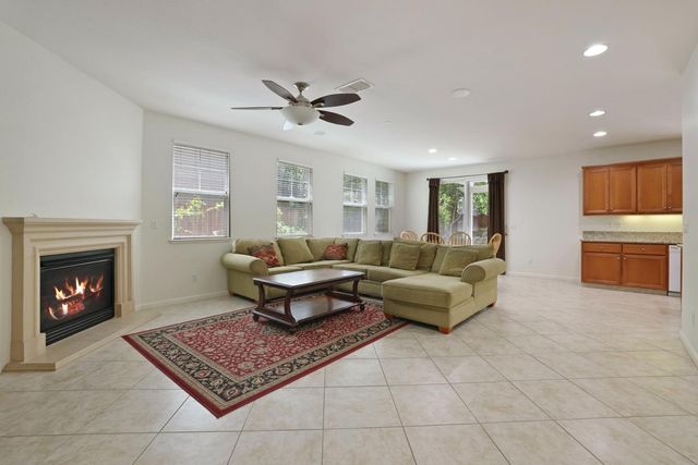 665 S Comunidad St, Mountain House, CA 95391