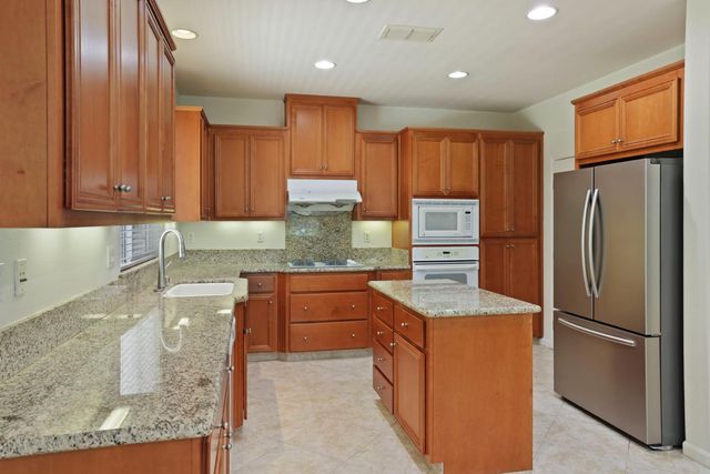 665 S Comunidad St, Mountain House, CA 95391