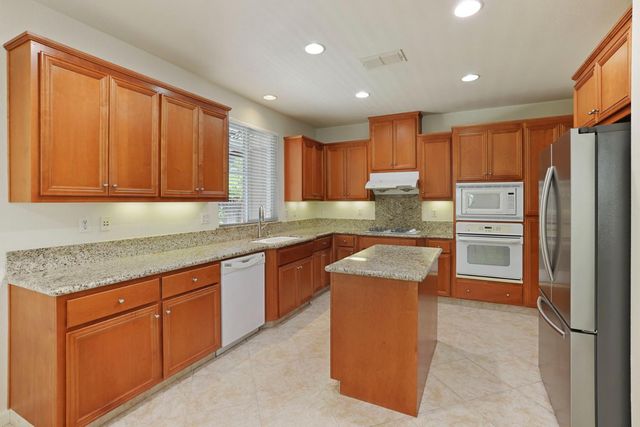 665 S Comunidad St, Mountain House, CA 95391