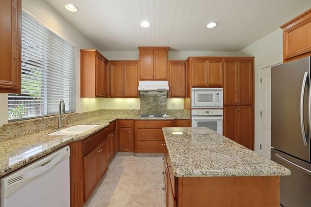665 S Comunidad St, Mountain House, CA 95391