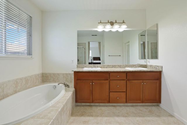 665 S Comunidad St, Mountain House, CA 95391