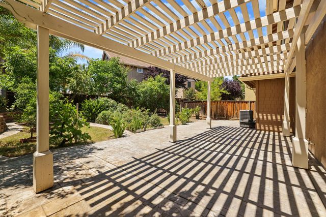 665 S Comunidad St, Mountain House, CA 95391