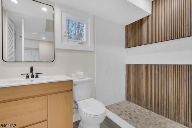 183 Winifred Dr, Totowa Boro, NJ 07512