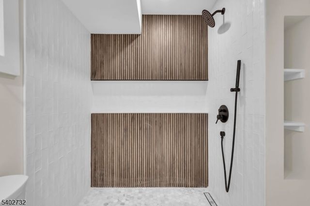 183 Winifred Dr, Totowa Boro, NJ 07512