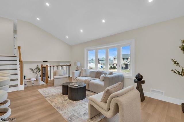 183 Winifred Dr, Totowa Boro, NJ 07512