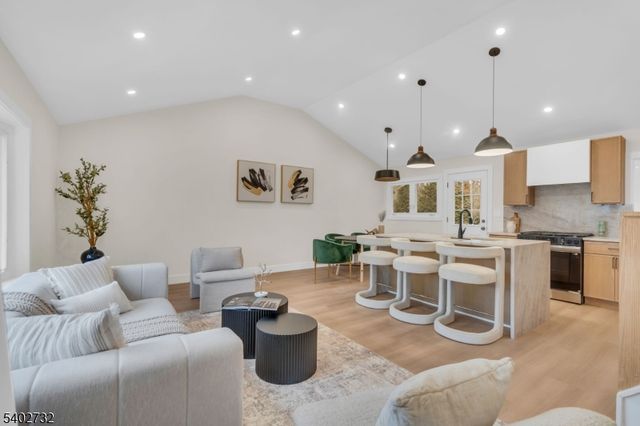 183 Winifred Dr, Totowa Boro, NJ 07512