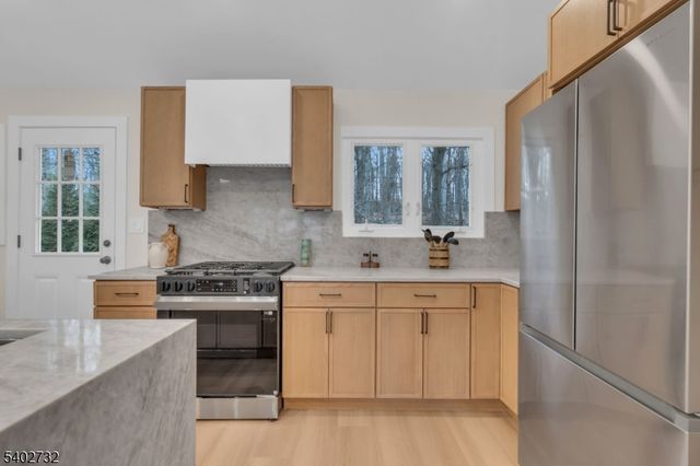 183 Winifred Dr, Totowa Boro, NJ 07512