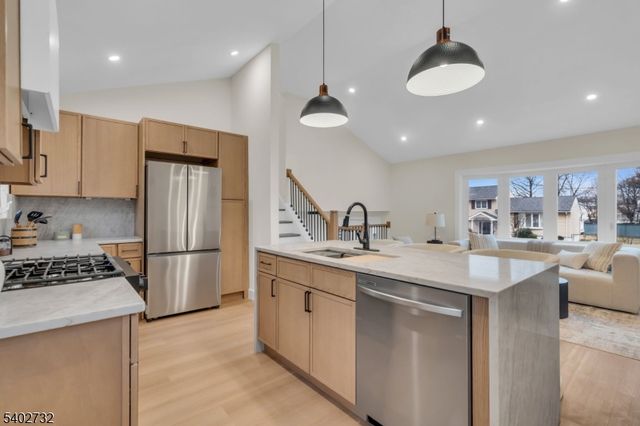 183 Winifred Dr, Totowa Boro, NJ 07512