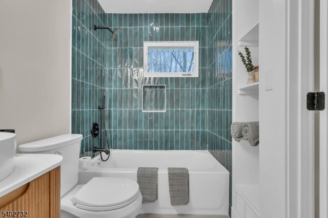 183 Winifred Dr, Totowa Boro, NJ 07512