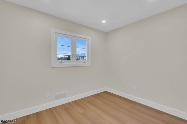 183 Winifred Dr, Totowa Boro, NJ 07512