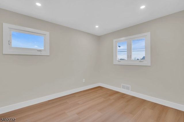 183 Winifred Dr, Totowa Boro, NJ 07512