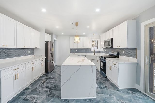 14315 S Manistee Avenue, Burnham, IL 60633