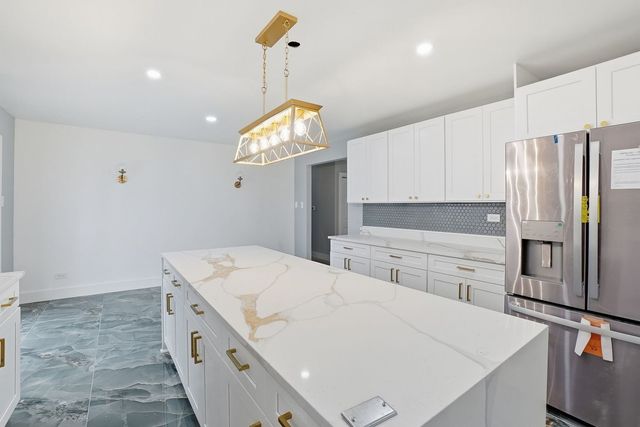 14315 S Manistee Avenue, Burnham, IL 60633