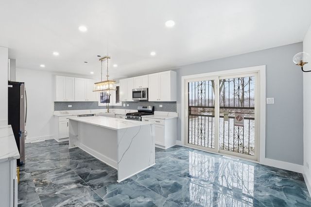 14315 S Manistee Avenue, Burnham, IL 60633