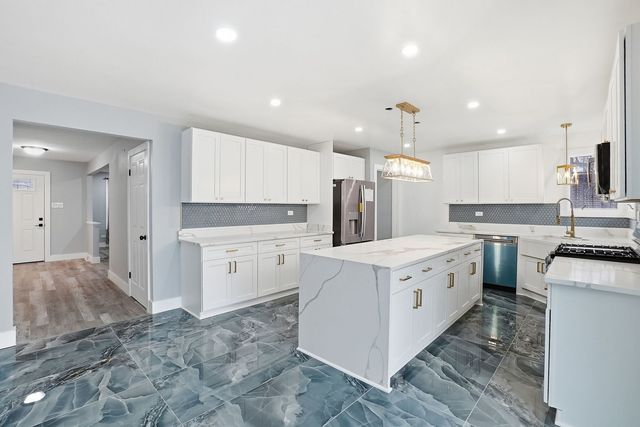 14315 S Manistee Avenue, Burnham, IL 60633