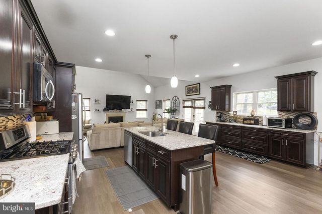 1404 NEW HOPE ST, Norristown, PA 19401