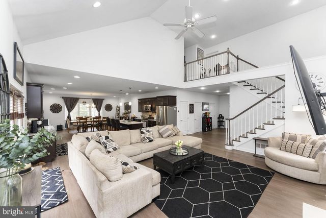 1404 NEW HOPE ST, Norristown, PA 19401