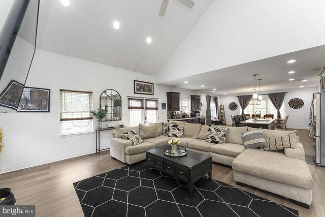 1404 NEW HOPE ST, Norristown, PA 19401