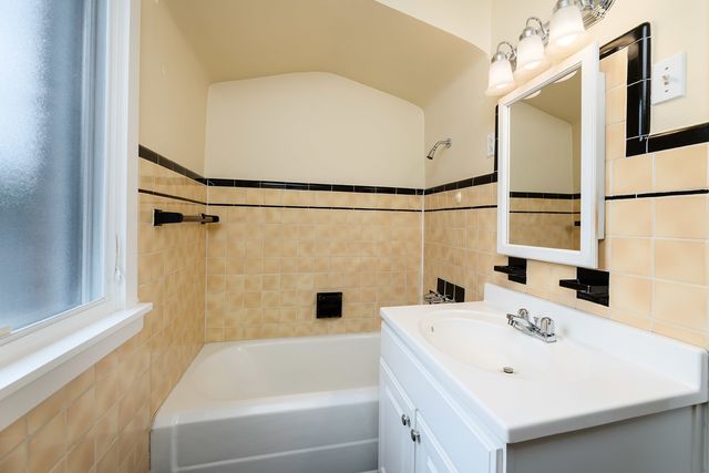 6767 W Talcott Avenue, Chicago, IL 60656