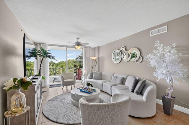 700 E BOYNTON BEACH Boulevard 410, Boynton Beach, FL 33435