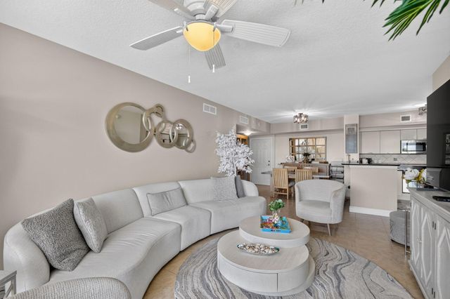 700 E BOYNTON BEACH Boulevard 410, Boynton Beach, FL 33435