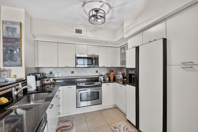 700 E BOYNTON BEACH Boulevard 410, Boynton Beach, FL 33435