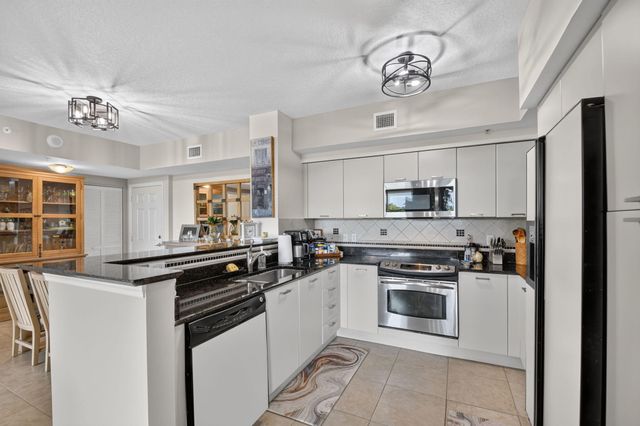 700 E BOYNTON BEACH Boulevard 410, Boynton Beach, FL 33435