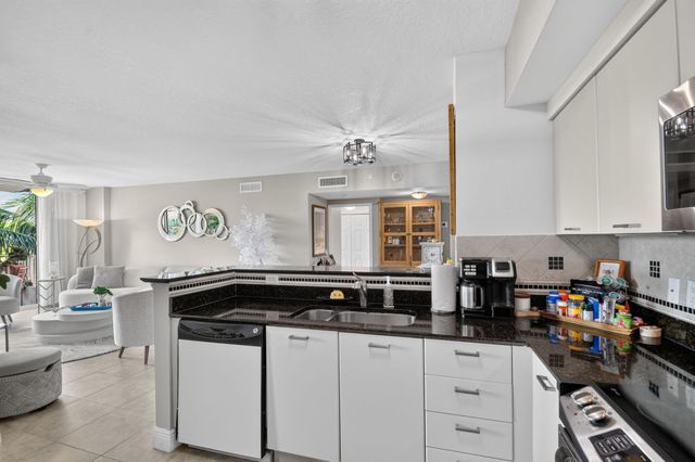 700 E BOYNTON BEACH Boulevard 410, Boynton Beach, FL 33435