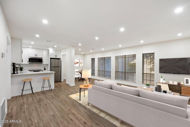 5217 N 24TH Street 104, Phoenix, AZ 85016