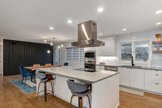 1910 S Saratoga Avenue, Springfield, MO 65804