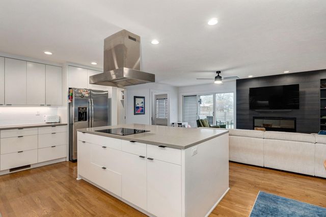 1910 S Saratoga Avenue, Springfield, MO 65804