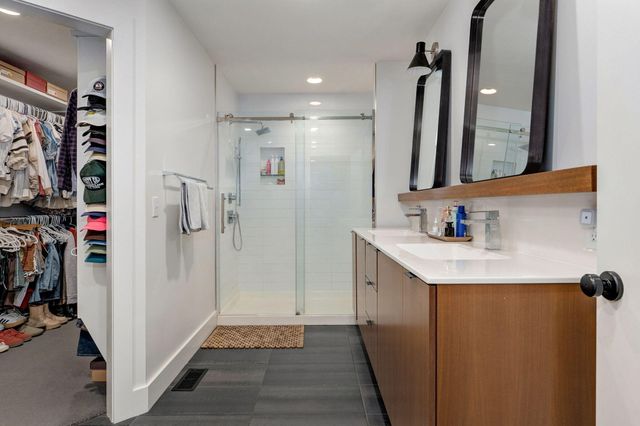 1910 S Saratoga Avenue, Springfield, MO 65804