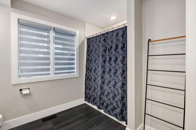 1910 S Saratoga Avenue, Springfield, MO 65804