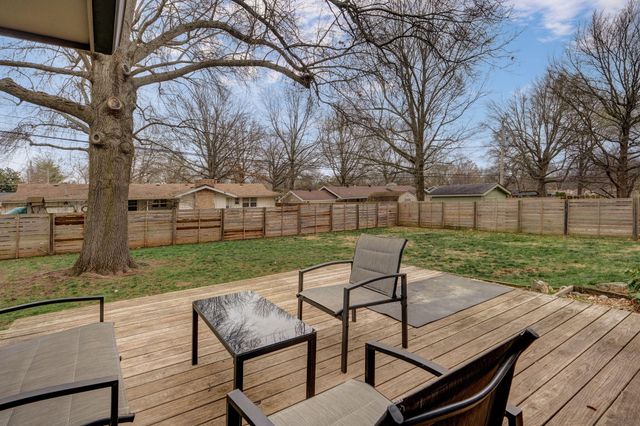 1910 S Saratoga Avenue, Springfield, MO 65804