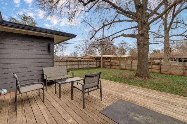 1910 S Saratoga Avenue, Springfield, MO 65804