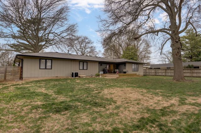 1910 S Saratoga Avenue, Springfield, MO 65804