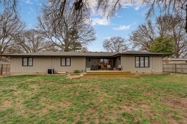 1910 S Saratoga Avenue, Springfield, MO 65804