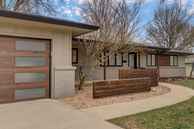 1910 S Saratoga Avenue, Springfield, MO 65804