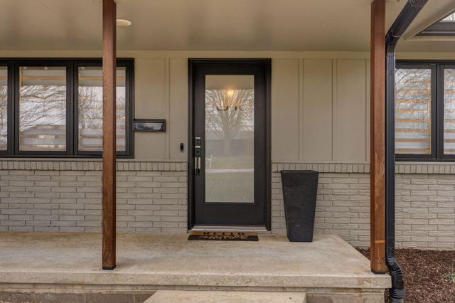 1910 S Saratoga Avenue, Springfield, MO 65804