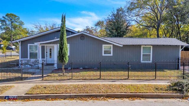 2701 Halbert Street, Fort Worth, TX 76112