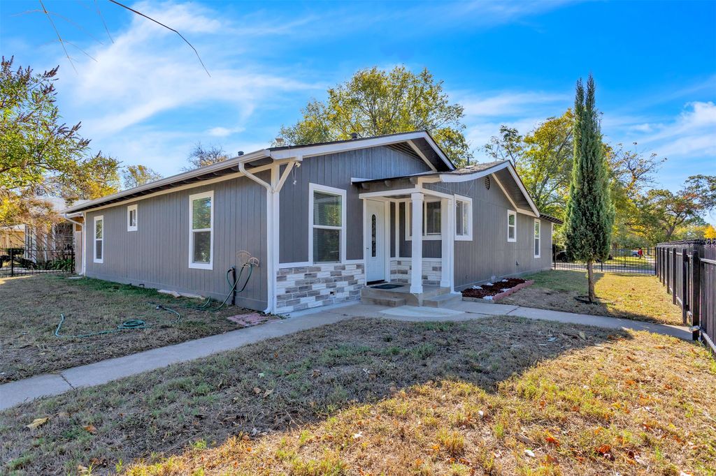 2701 Halbert Street, Fort Worth, TX 76112