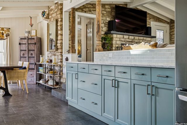 1520 Rocky River, Canyon Lake, TX 78133