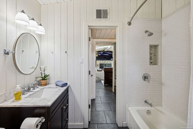 1520 Rocky River, Canyon Lake, TX 78133