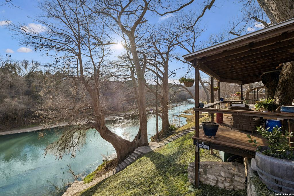 1520 Rocky River, Canyon Lake, TX 78133