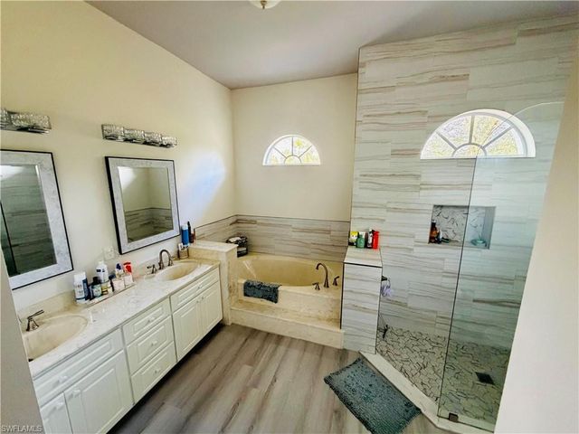 3960 1st AVE NW, Naples, FL 34119